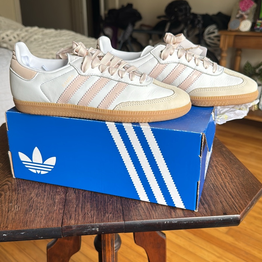 NWT! Adidas Samba OG women size 6.5